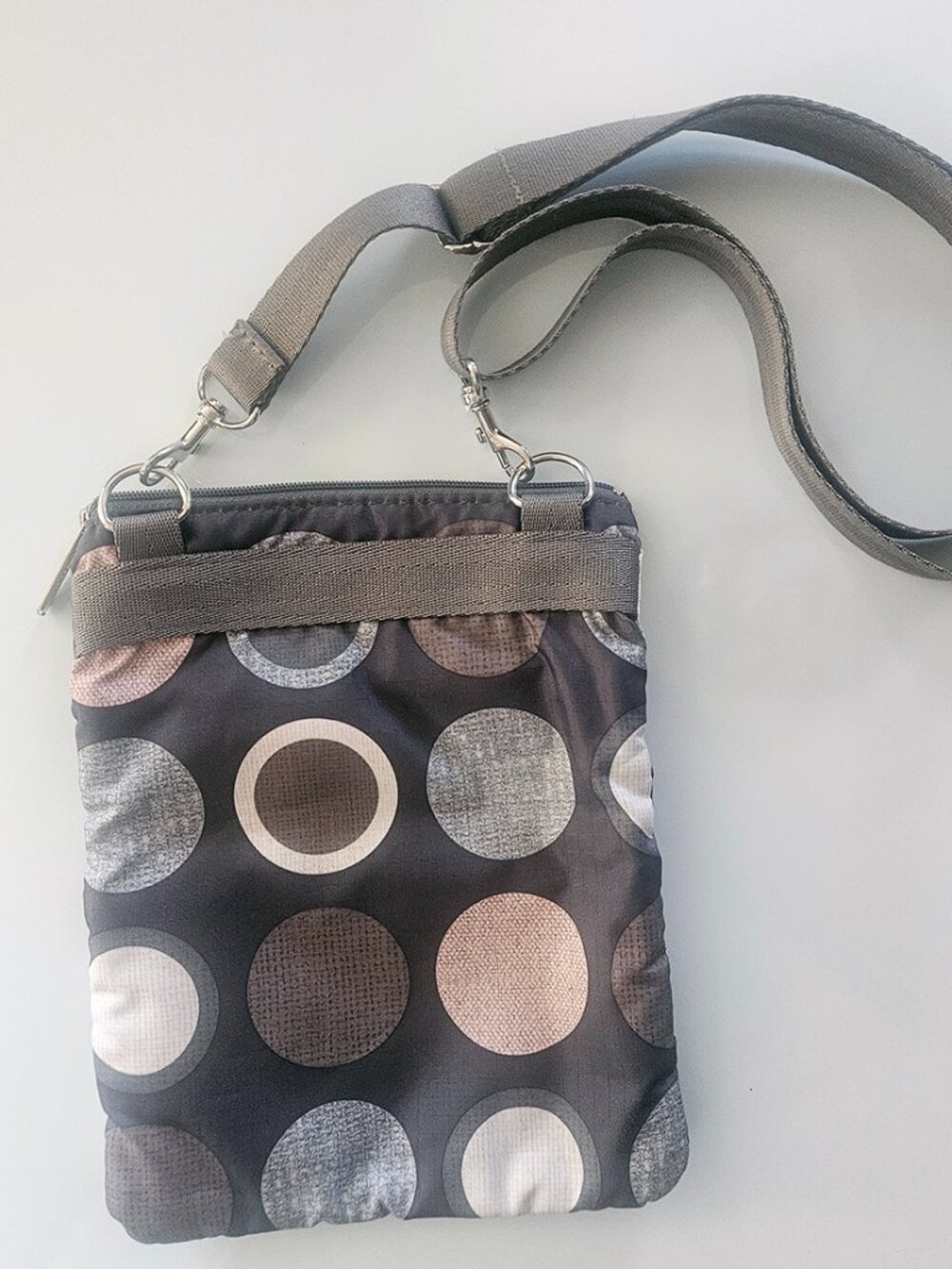 Vintage LeSportsac Travel Crossbody Neutral color DOTS! - Picture 2 of 3